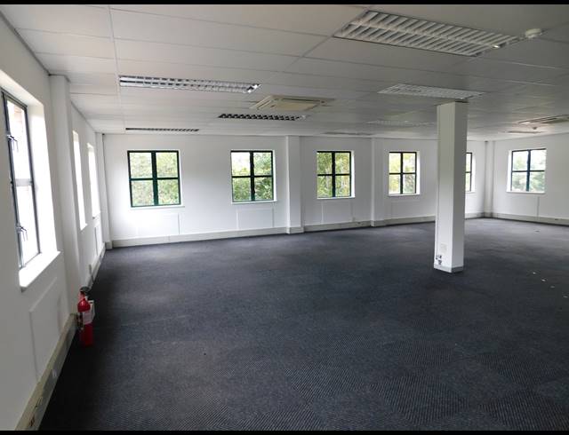 1,049M² OFFICE TO LET IN HYDE PARK